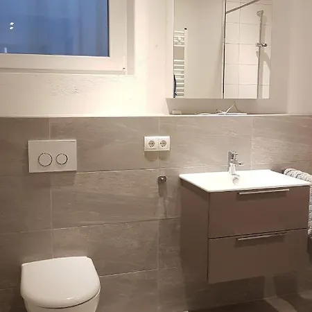 ホームステイ In 2-room Flat, Modern And Nice *